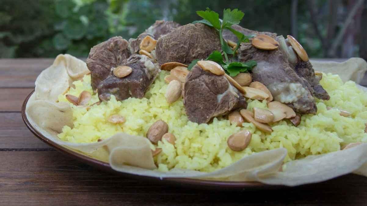 صورة أثارت الجدل لـ سدر منسف ظهر في ساحة برج إيفل .. ما القصة؟