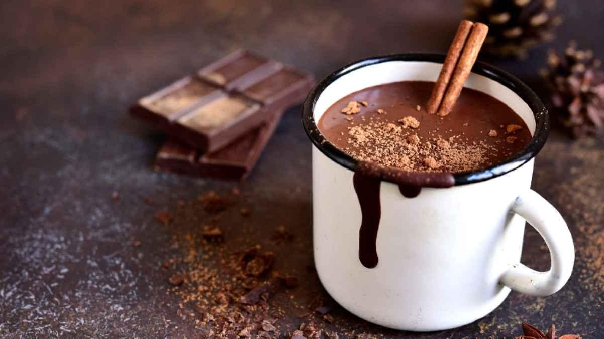 فوائد مشروب الشكولاتة الساخن.. ولكن إحذر الإفراط!