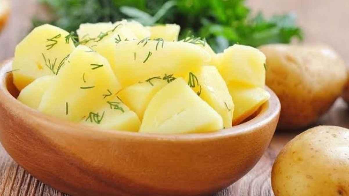 البطاطا المسلوقة أو المقلية.. إليك سعرات كل منها