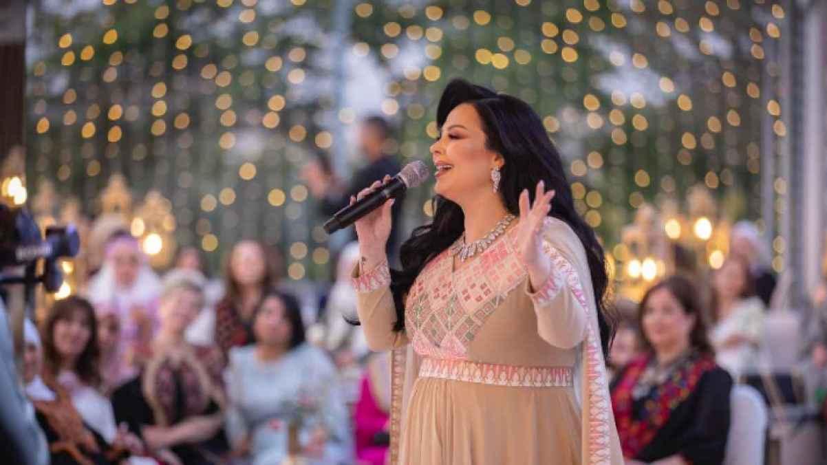 ديانا كرزون تشعل المسرح في حفل الفنانين العرب.. وطائرات "الدرون" تزين السماء