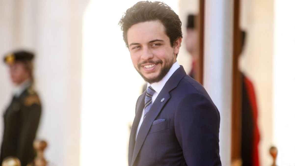 ماذا سيرتدي ولي العهد خلال مأدبة العشاء في مضارب بني هاشم؟