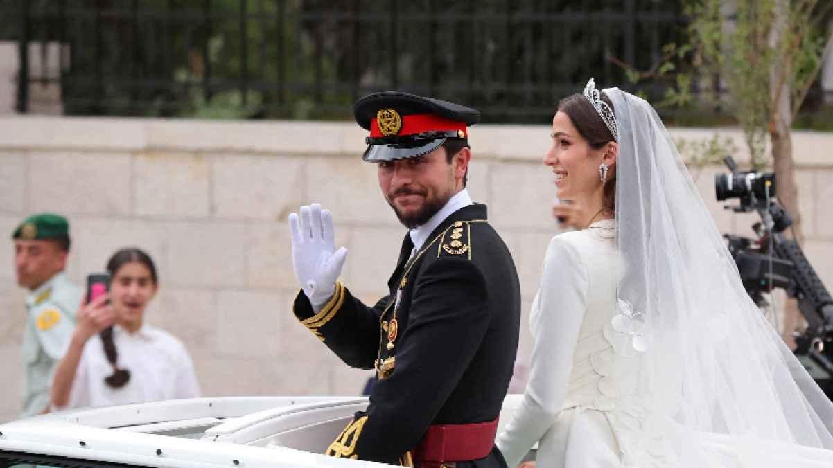 تفاعل المشاهير والنجوم مع زفاف ولي العهد الأمير الحسين