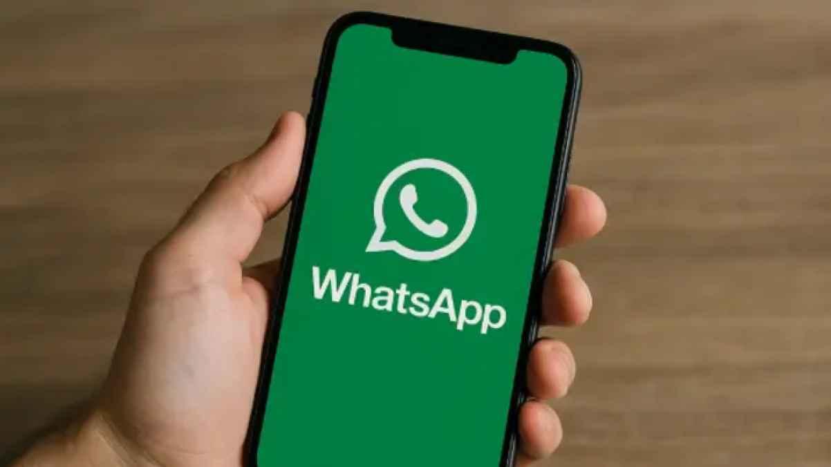 "WhatsApp launches “smart thinking” tools
