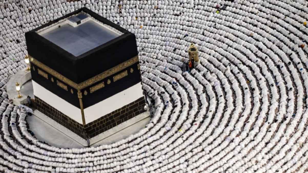 The sun’s direct alignment over the Kaaba draws the attention of the Islamic world