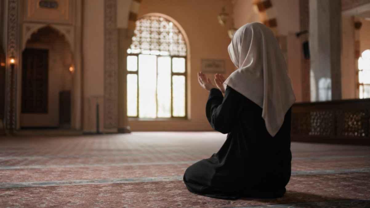 A fasting woman passes away hours before Eid… and her husband mourns her with heartfelt words