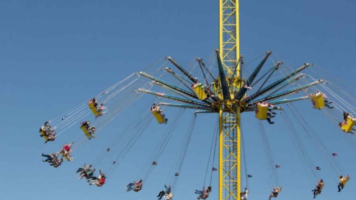 A technical malfunction terrifies amusement park visitors in Baghdad and leaves them suspended in the air – video