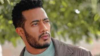محمد رمضان يتحدى الخوف..  ويظهر في مقطع  ملفت مع ابنه - فيديو