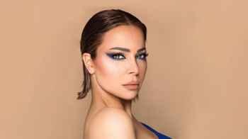 سوزان نجم الدين و ماريتا الحلاني تدبكان على أنغام أردنية في وادي رم