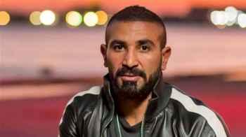 الفنان أحمد سعد يرزق بمولودة ويستقبلها بالآذان - فيديو