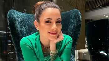 شام الذهبي مع عمرو دياب في صورة نادرة  تعود لـ 20 عام- صورة
