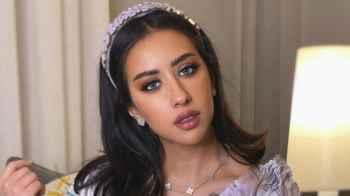 مشعوذه تلتقط ملابس فرح الهادي من القمامة.. وهذا السبب- فيديو