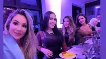 زوجة محمد صلاح تتصدر التريند بصورة مع زوجات وصديقات لاعبي ليفربول