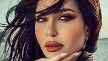 الدكتورة خلود ترد على متابعين طالبوها بتجميل أذنها- صورة