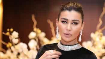 نادين الراسي بملامح مختلفة من أحدث جلسة تصوير لها- فيديو