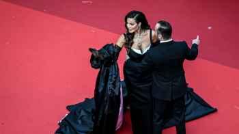 نادين نجيم برفقة ليوناردو دي كابريو في مهرجان كان- صورة