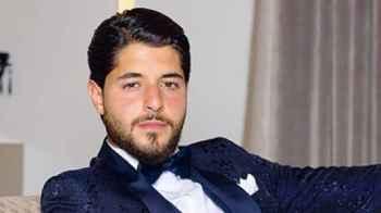 معجبات خالد علامة يتسابقن لإلتقاط الصور معه خلال حفل والده في جرش - فيديو
