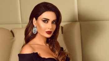 سيرين عبد النور تخطف الأنظار بإطلالة ساحرة على البحر - صورة