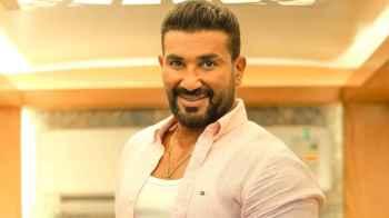 أحمد سعد يثير الجدل برد فعله الأول بعد أزمة طلاقه - فيديو