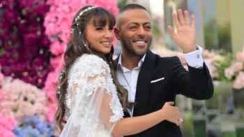 تامر عاشور يدخل القفص الذهبي في حفل زفاف مميز - صورة