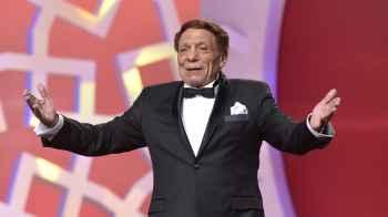 إطلاق اسم عادل إمام على أحد جسور القاهرة.. إليكم التفاصيل