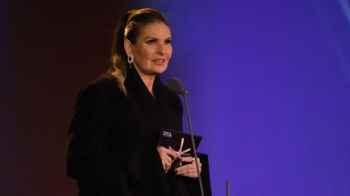 يسرا تلقي كلمة لشعب فلسطين الصامد في افتتاح مهرجان الجونة السينمائي - فيديو