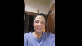 عبير عيسى معبرة عن سعادتها: شكرا جنوب إفريقيا- فيديو