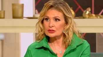 يسرا تنعى صلاح السعدني وتكشف سبب عدم حضورها جنازته