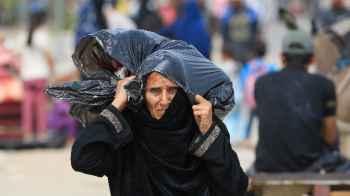 ملامح مغبرة ووجوه شاحبة.. الغزيون قلوب قوية بالإيمان