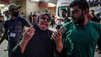 "الله معكم".. بكاء الغزيين يستنهض الإنسانية والضمائر