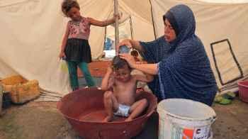 من العدم موجود.. أهالي القطاع يستلهمون القوة من أرضهم