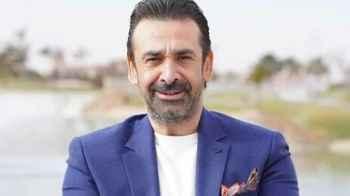 مهرجان المسرح العربي "يسعد" كريم عبد العزيز - فيديو