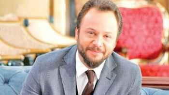"لم يغادروا".. مكسيم خليل يفجر مفاجأة من العيار الثقيل تـــشعل مواقع التواصل
