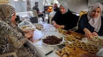 "مصنع الرجال".. نساء القطاع يصنعن الحياة في العيد رغم الحرب والتهديد