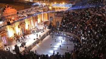 Jerash to the Beat of Nassif Zeytoun… Enthusiastic Crowd and Clear Harmony – Video