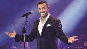 Kazem Al-Saher Wears the Palestinian Keffiyeh in Amman and Ignites the Concert – Video