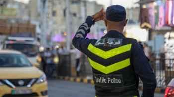 Sudden Vehicle Fire in Amman… Traffic Officers’ Intervention Prevents Disaster