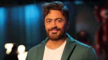 "Tamer Hosny: "Poverty and Family Breakup Did Not Stop My Ambition