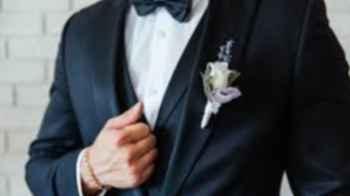 French entrepreneur turns his wedding suit into an advertising canvas – photos