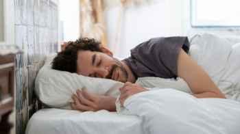 Man wins "longest lying down" contest for 33 hours – Video