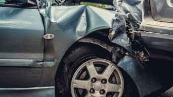Collision between two vehicles kills three people