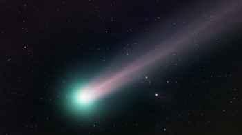 Rare comet approaches Earth