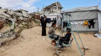 A Swing Amidst the Rubble… Gaza’s Children Laugh Despite the War