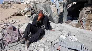 Amid the rubble and dust… a Palestinian tells the story of Gaza without words