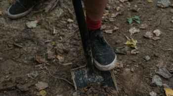 An uncle gets rid of his nephew and buries him inside the family farm