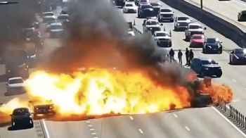 Car explodes while driving amid panic of bystanders – Video