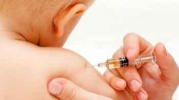A mother injects her child with a suspicious substance in a hospital