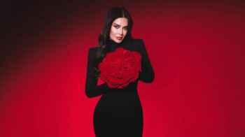 Attractive looks of female celebrities on "Valentine's Day