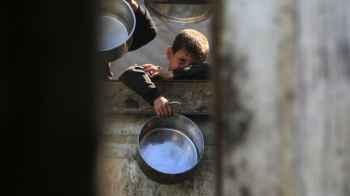 Ramadan knocks on Gaza’s doors, while hunger arrives before the iftar tables