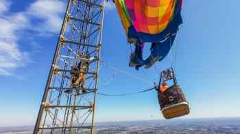 Two Rescued After Getting Stuck on 300-Meter Tower – Video