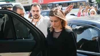 Singer Noor bids farewell to her husband Youssef Antaki with a sorrowful expression